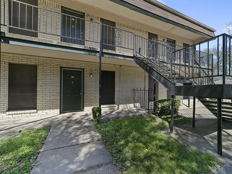 Belleview — Photo 3