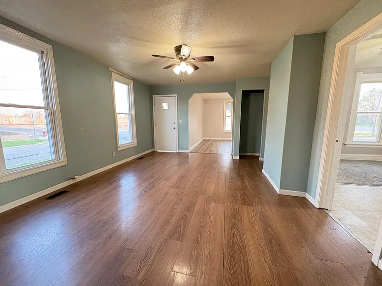 2243 Consaul St — Photo 2