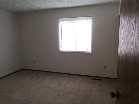 4th image of 547 Olde Castle Ct