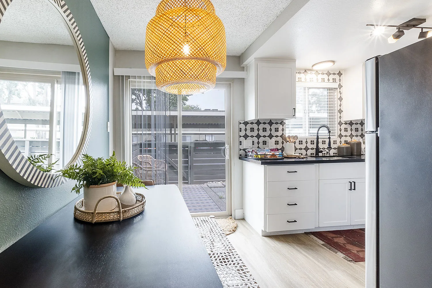 The Luxe Apartments — Photo 4