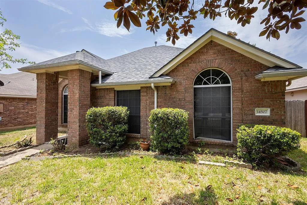 3 bed, 2.0 bath, 1087 sqft, $1,800 — Photo 1