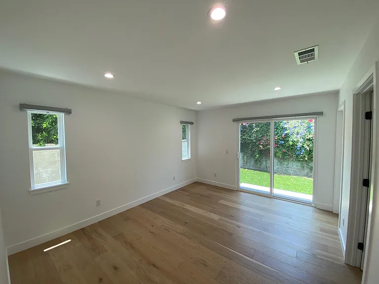 6735 Glade Ave — Photo 17
