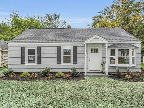 258 Pleasant St, Lunenburg, MA 01462