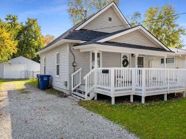 2325 Lyon St, Des Moines, IA 50317