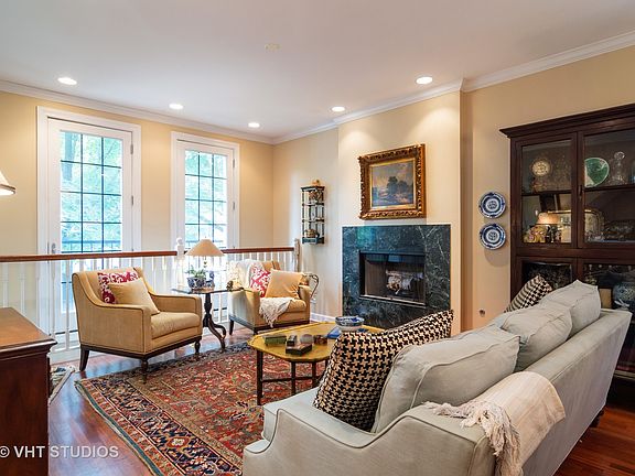 2nd image of 853 N Paulina St #1