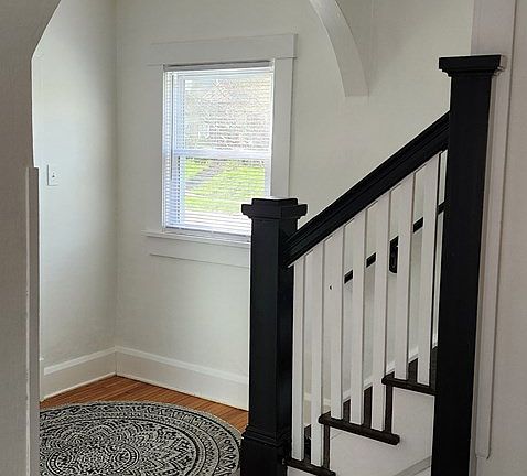 2nd image of 218 Euclid Ave