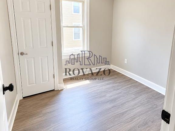 5th image of 136 Shepard Ave #5