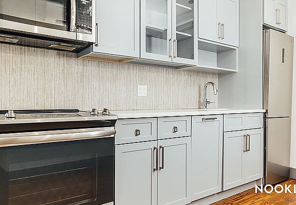 5th image of 1014 Carroll St APT 2A