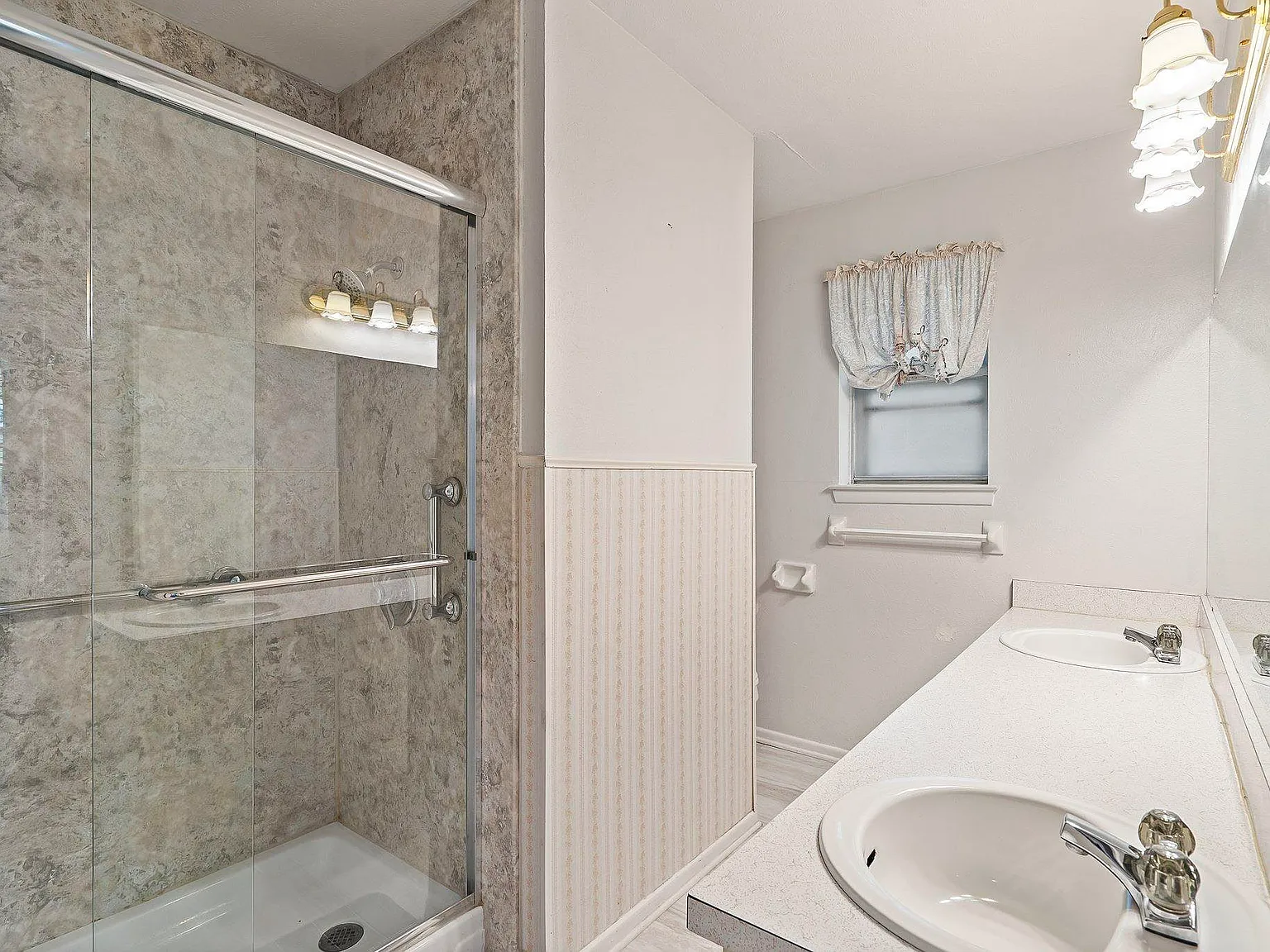 4 bed, 2.0 bath, 1741 sqft, $776 — Photo 3