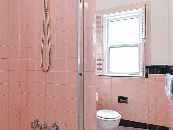 2nd image of 925 Beacon St #3
