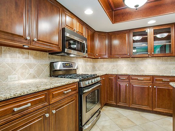 5th image of 2220 Shady Creek Dr