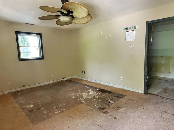 3rd image of 352 Spring St