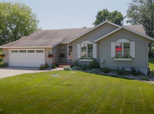 12101 Southgate Dr, Plainwell, MI 49080