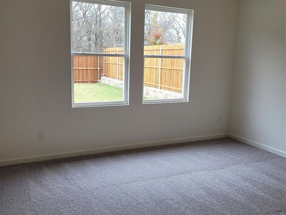 2nd image of 816 Juniper St