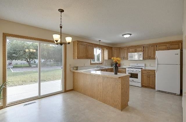 Breakfast and Kitchen 