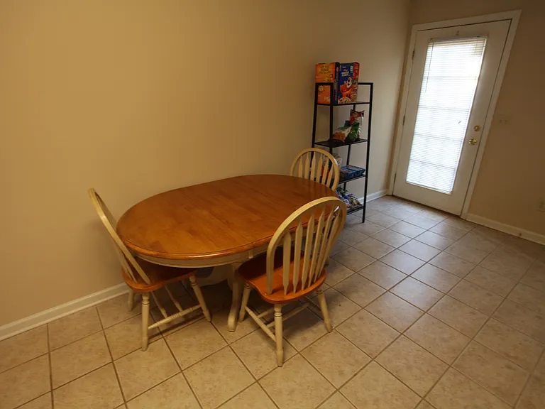 714 Yeager Ln — Photo 15