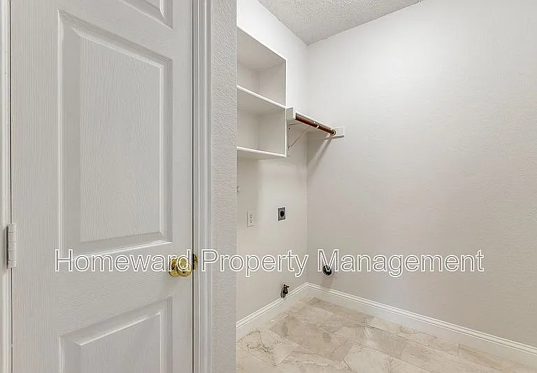 7526 Greenvalley Ln — Photo 19