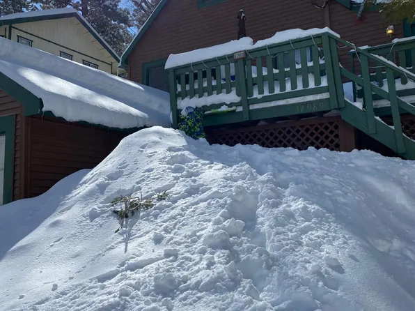 32989 Canyon Dr, Green Valley Lake, CA 92341