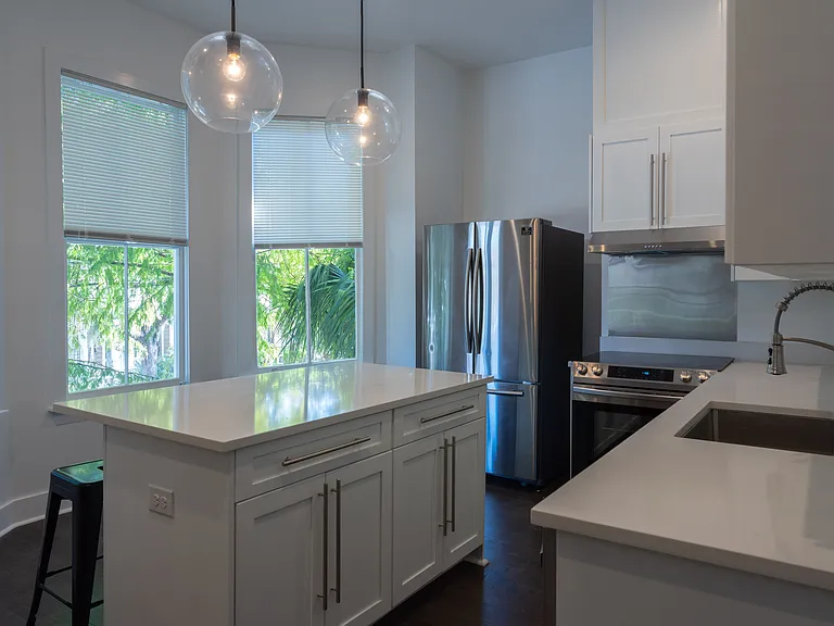1701 Whitaker St #B — Photo 3