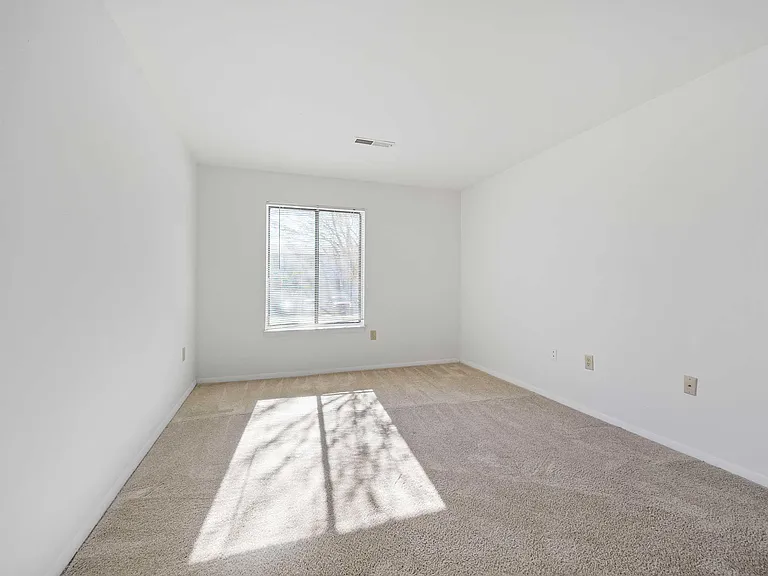 Foxridge Apartment Homes — Photo 227