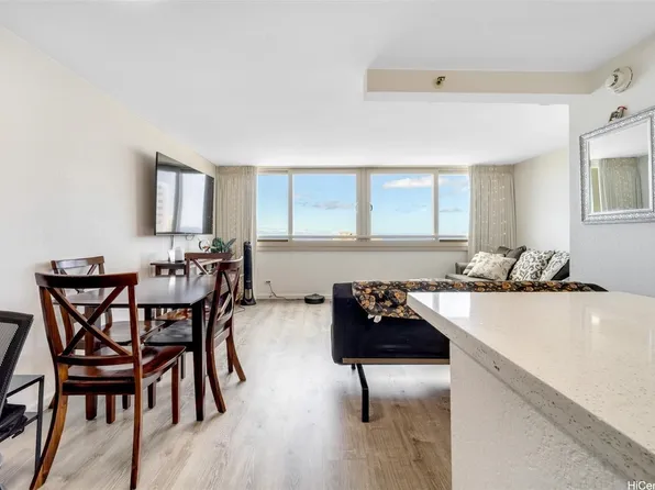 445 Seaside Ave APT 3820, Honolulu, HI 96815