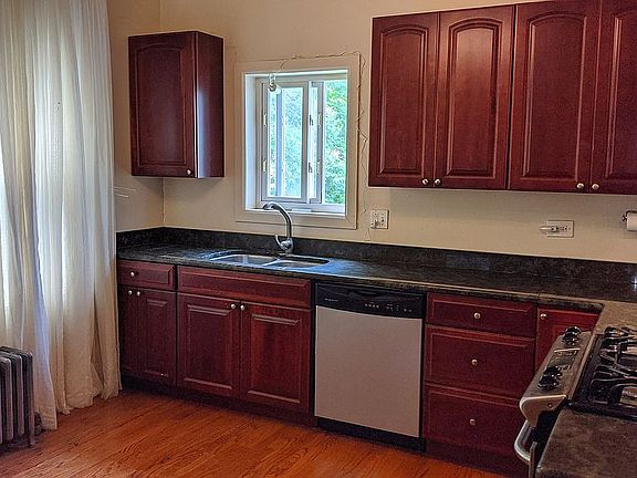 4th image of 324 N Waller Ave