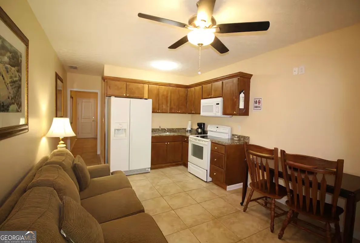 1 bed, 1.0 bath, 975 sqft, $1,175 — Photo 1