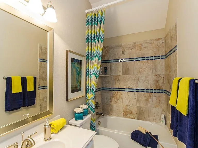 6105 Claridge Ln — Photo 3