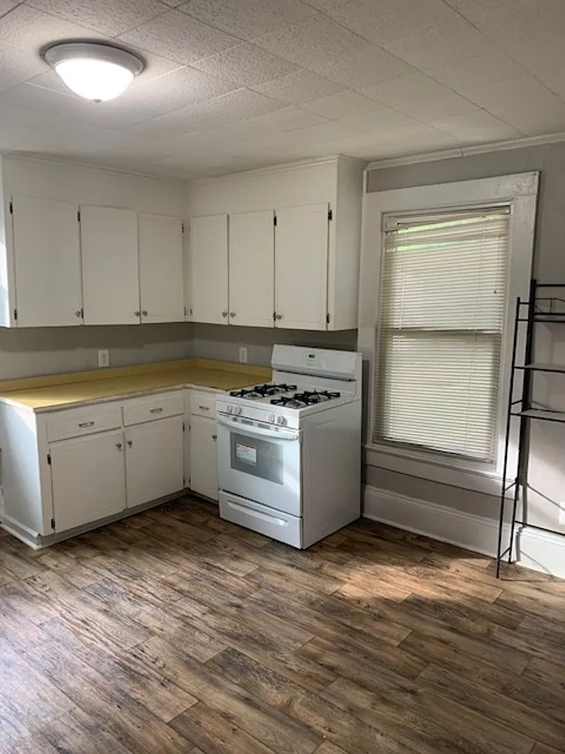 202 Magnolia St — Photo 3
