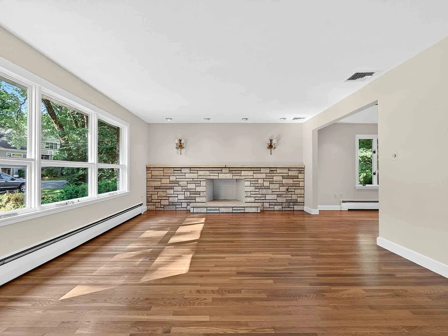 4 bed, 2795 sqft, $6,000 — Photo 4