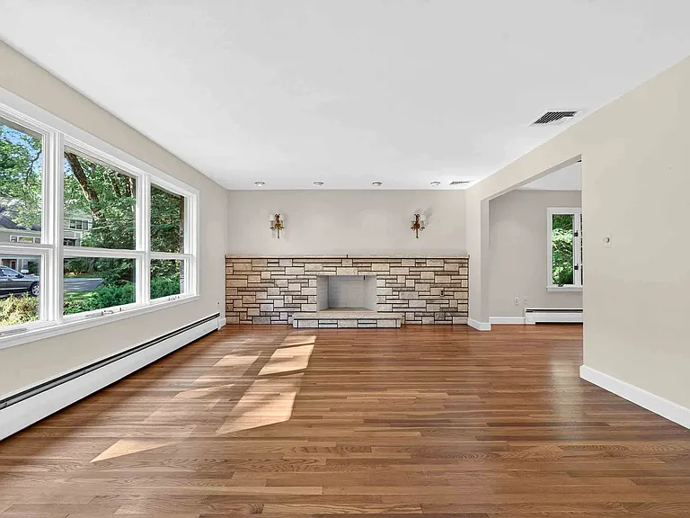 30 Fairbanks Rd — Photo 4