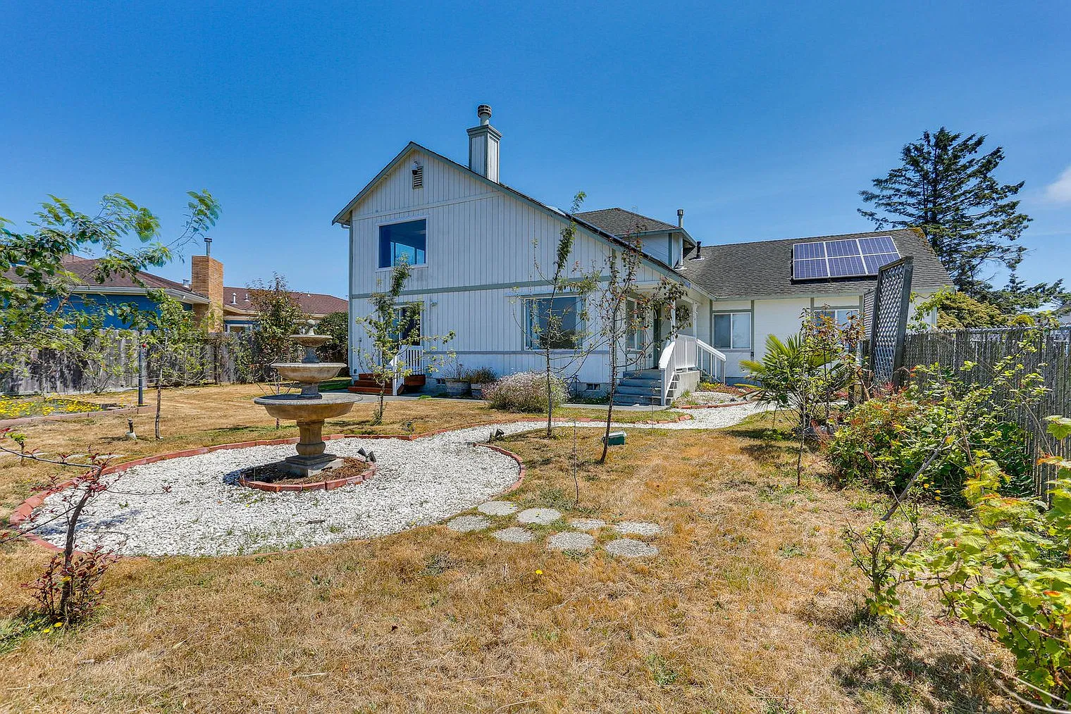 3 bed, 2.0 bath, 2335 sqft, $6,072 — Photo 4