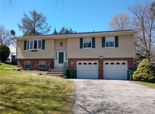15 Crosby Ct, Fishkill, NY 12524
