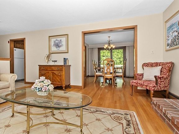 3rd image of 61 Canterbury Rd