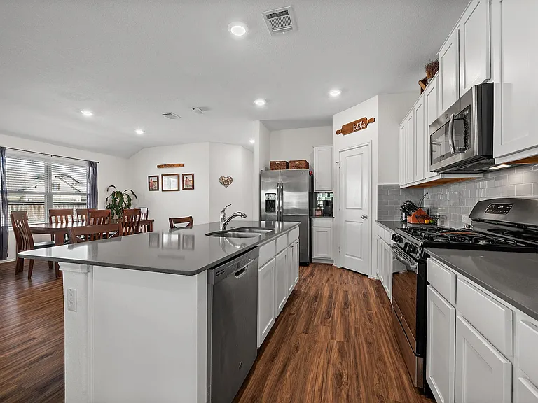 1232 Matt Ln — Photo 4