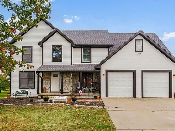 5th image of 16237 Dana Ln