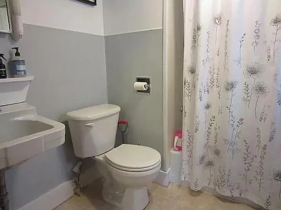 806 N Aurora St #1 — Photo 2