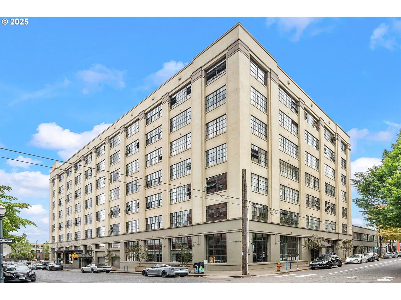 1314 NW Irving St APT 609 photo 1