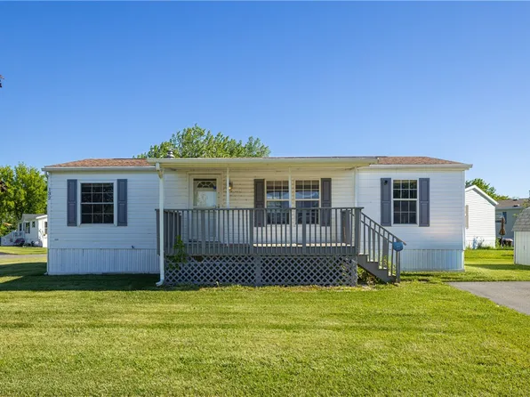 132 Locust Dr, Hamlin, NY 14464