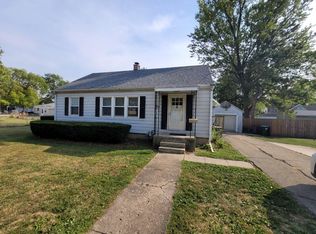 705 E 14th St, Sterling, IL 61081