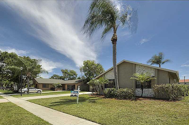 2nd image of 52 Vista Del Rio