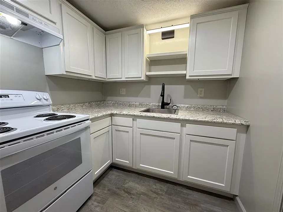 1413 W University Ave #13C