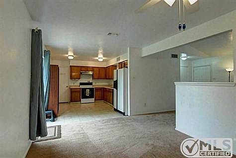 5th image of 422 Alva Dr