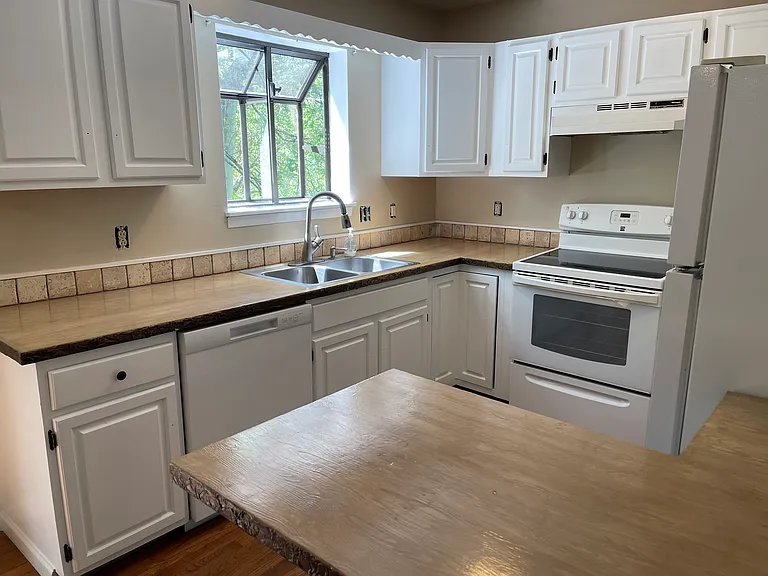 1135 Breckenridge Dr — Photo 4