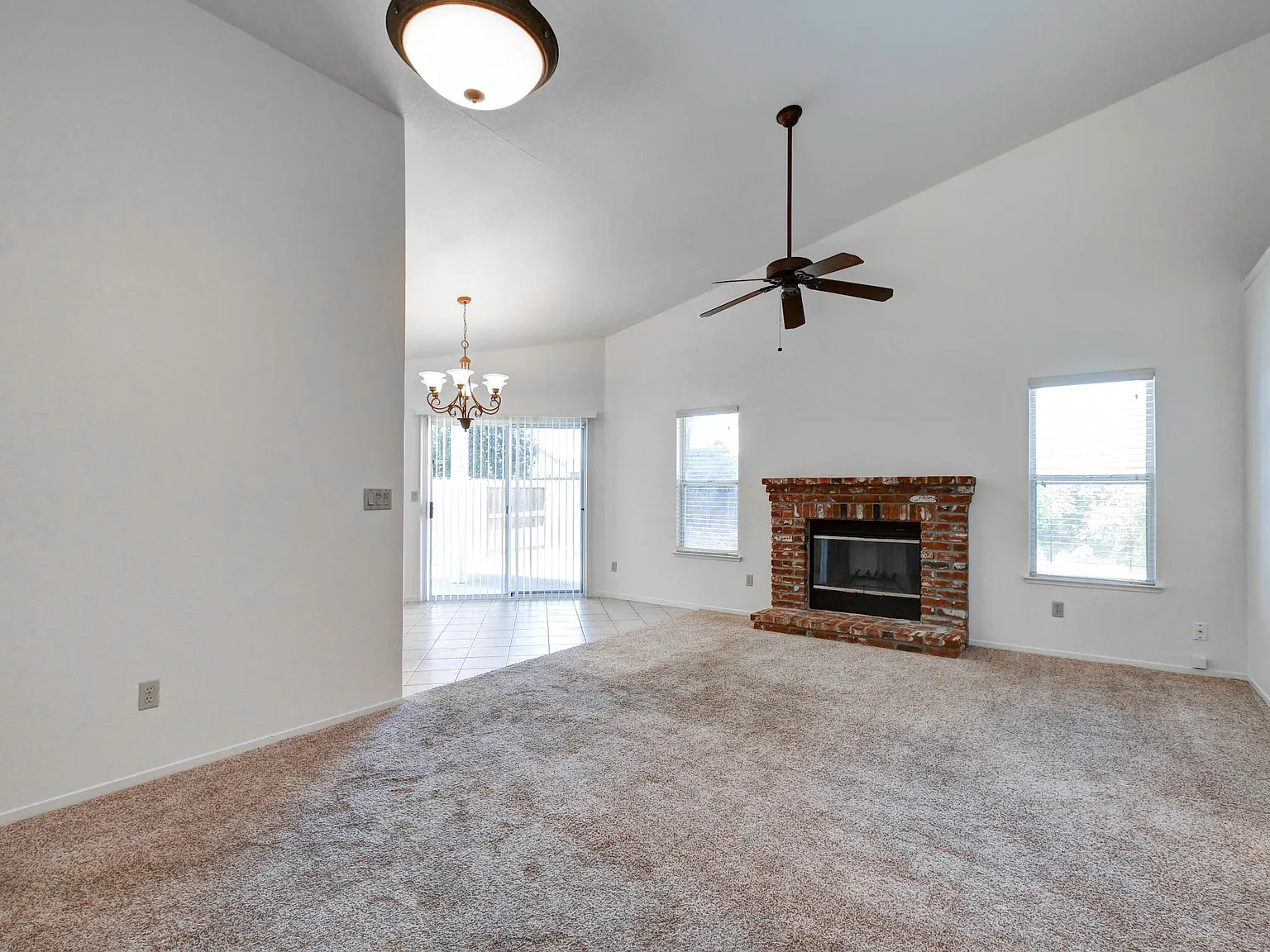 3 bed, 1318 sqft, $2,600 — Photo 4