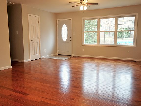 2nd image of 118 Patrick Henry Dr