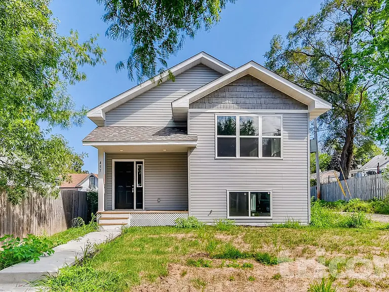 457 Lawson Ave W — Photo 1