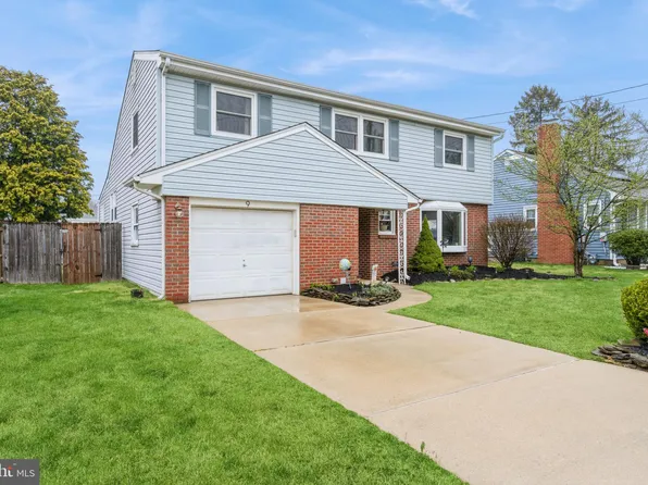 9 Constance Dr, Hamilton, NJ 08620