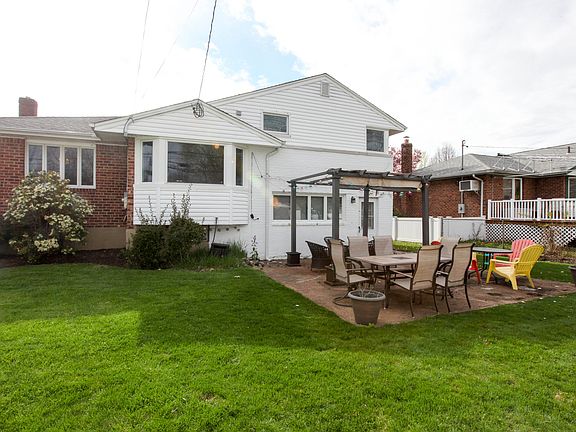 3rd image of 307 Southwood Cir