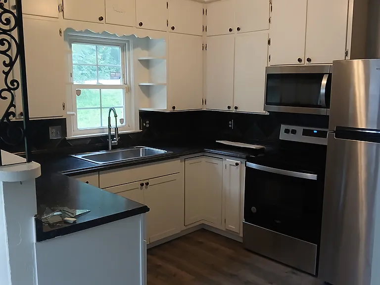 8907 Lexington Ave — Photo 3